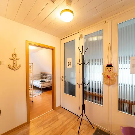 Cosy Yalet In *